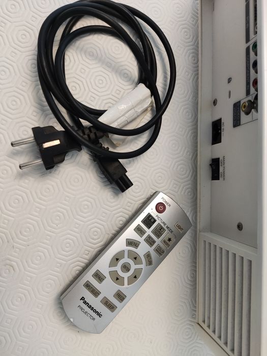 Projetor Panasonic modelo PT- AX100E