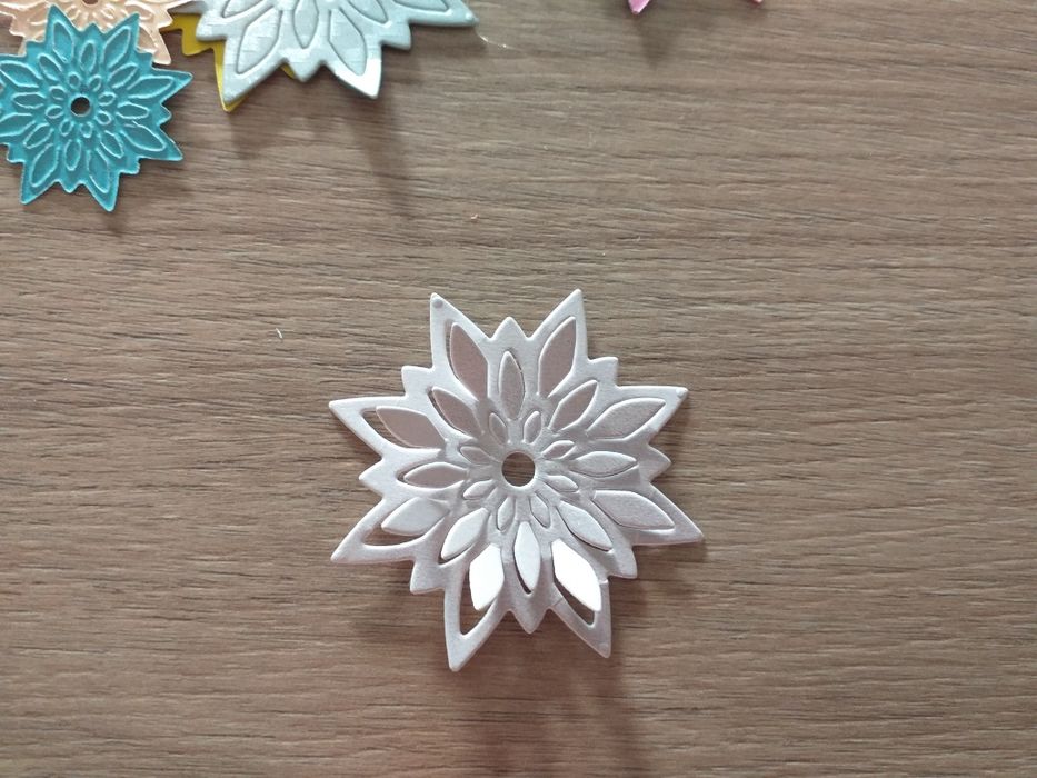 Scrapki scrapbooking kwiatki mix ponad 220 sztuk