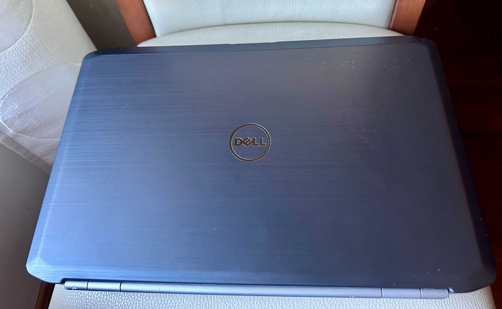 Dell Latitude E5520 15.6" HD / i5-2410M / 8 GB RAM / 250 GB SSD64752391576705123