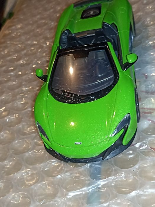 Model  motormax  McLaren 650S Spider 1 gren 1:24
(6)
