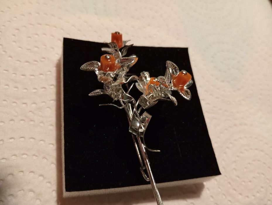 Stara broszka z koralami antykwarycznymi l 80