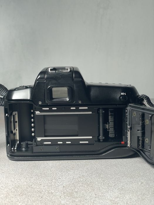 Вживані Nikon D7000 / D70s / F50
