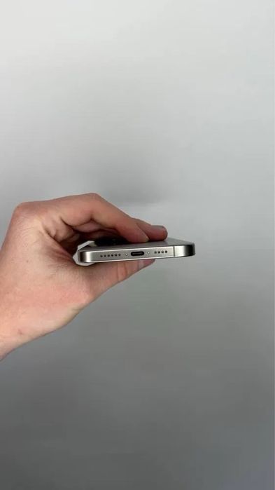 iPhone 15 pro    .