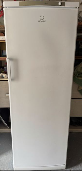 Морозильна камера indezit вертикальна