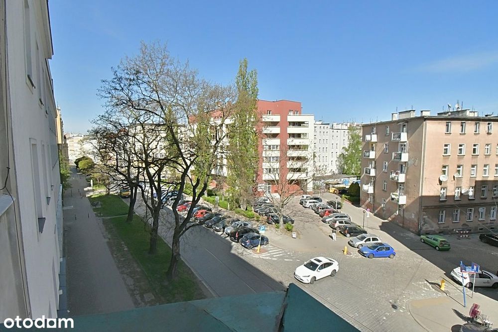 Kawalerka z balkonem, blisko uczelni