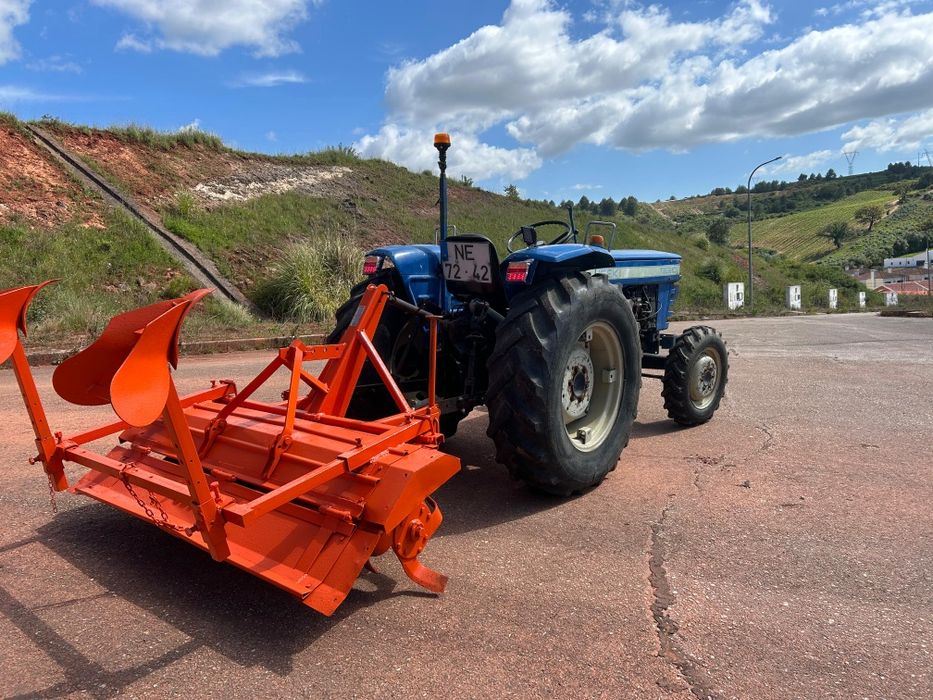 Trator Iseki com Frese Galucho