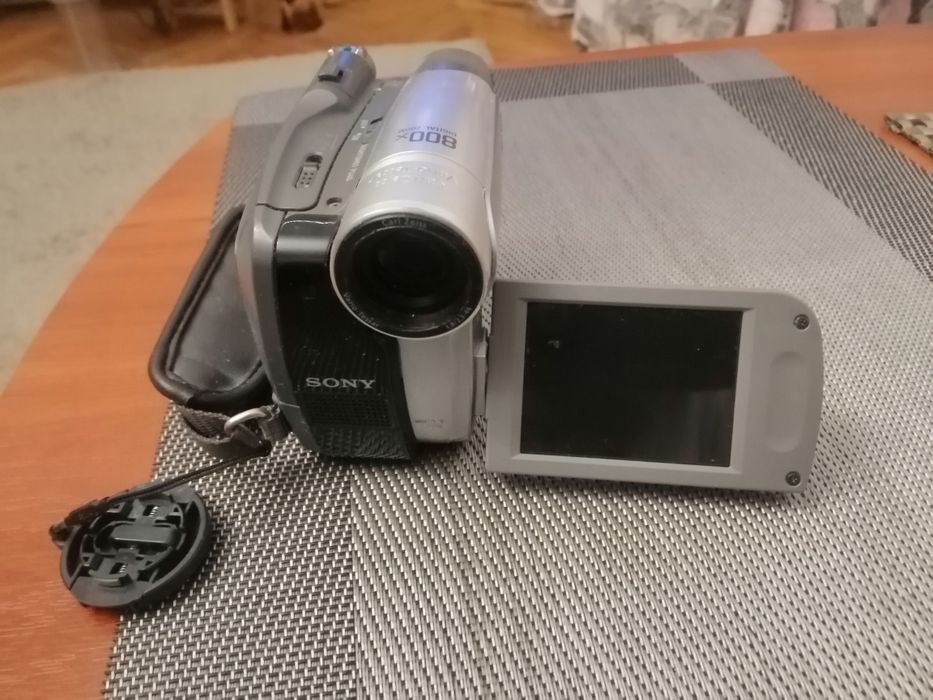 Відеокамера соні SONY DCR HC27E