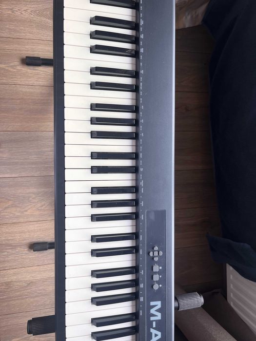 Повнорозмірна міді midi клавіатура M-Audio Keystation 88 комплект