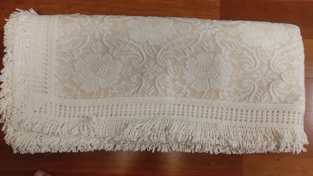 Bonita e nova colcha para cama casal