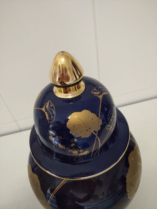 Pote azul e dourado