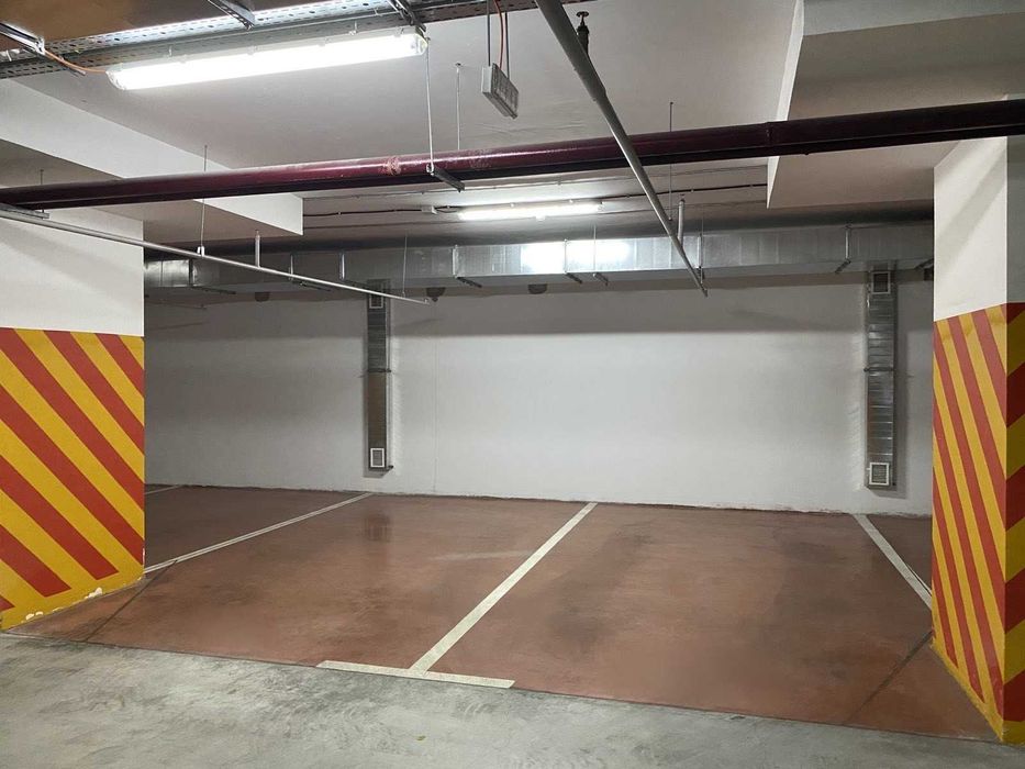 Продам машиноместо в подземном паркинге ЖК Obolon Sky. Без комиссии.