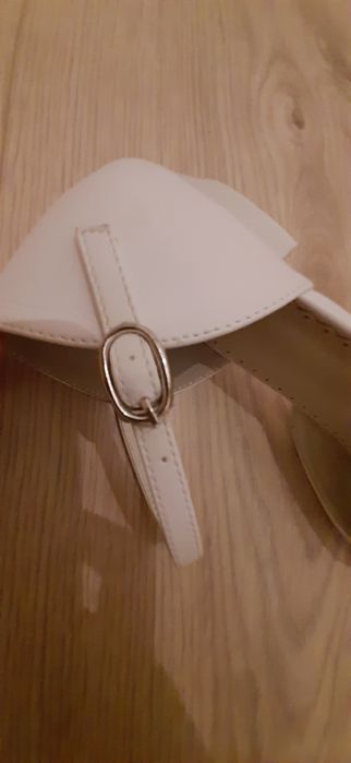 Eleganckie buty na małym obcasie