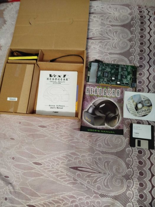 Легендарный шлем виртуальной реальности Forte VFX-1 Head Gear.