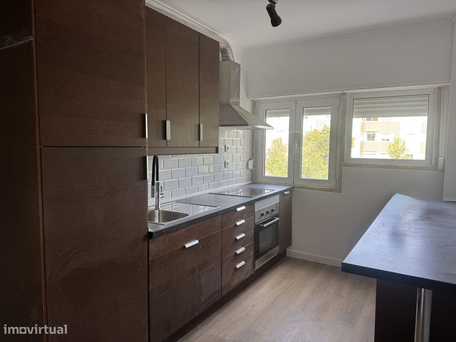 Apartamento T3 no Borel Renovado e Pronto a Habitar: Descubra o Seu R