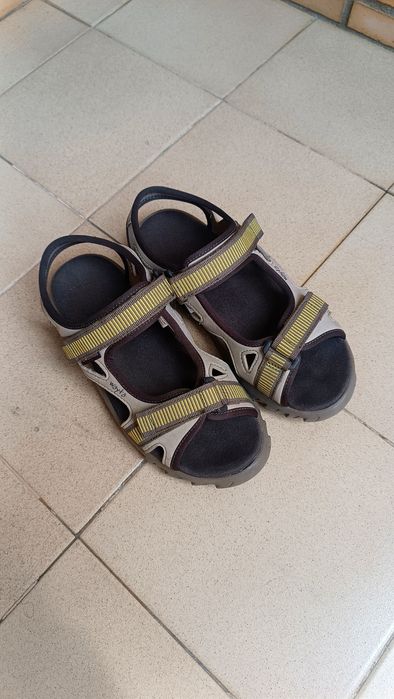 Sandálias Cinzentas e Verdes