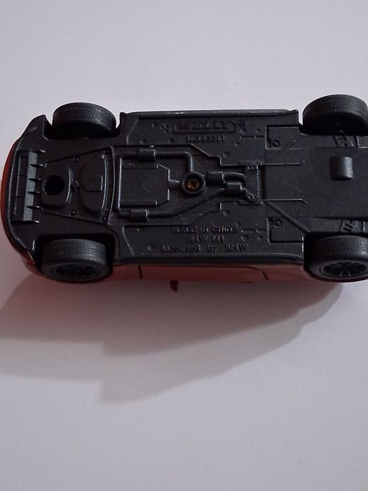 Машинка BMW червоного кольору