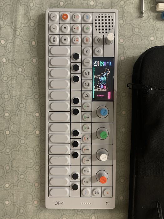 Teenage Engineering OP-1/синтезатор/грувбокс/драммашина/семплер