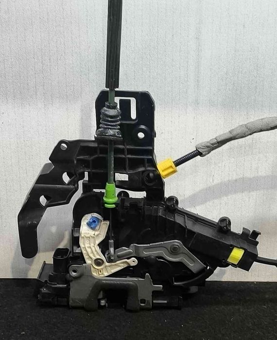 Fechadura / Fecho Porta Trás Esquerdo A2057230314 - MERCEDES-BENZ C-CLASS
