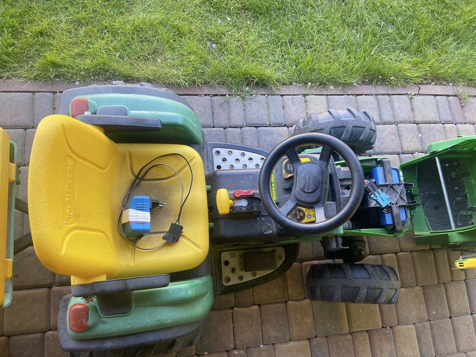 Traktor Per Perego John Deere z ladowaczem i przyczepą 12V