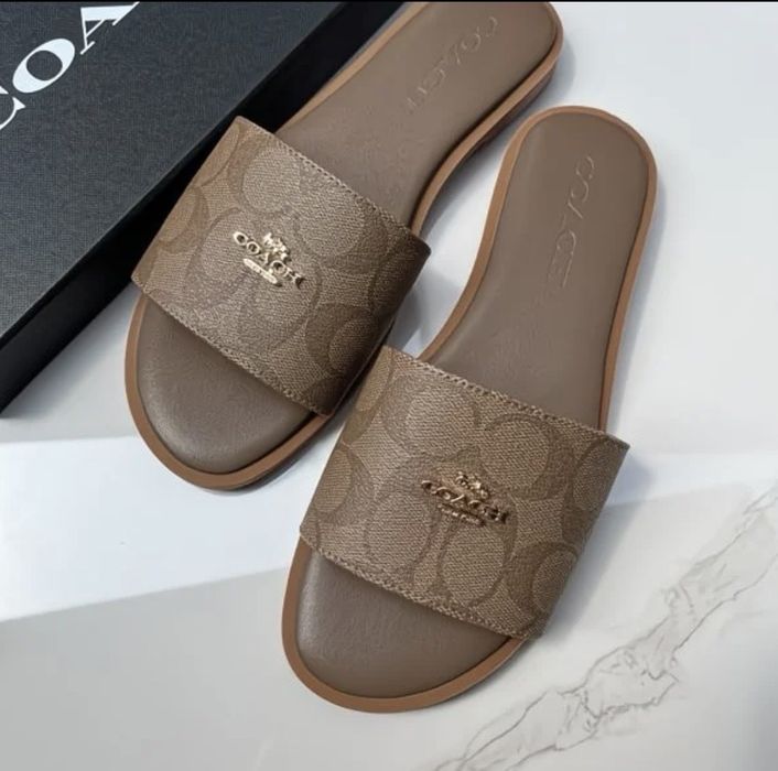 Тапочки,сандалі Coach