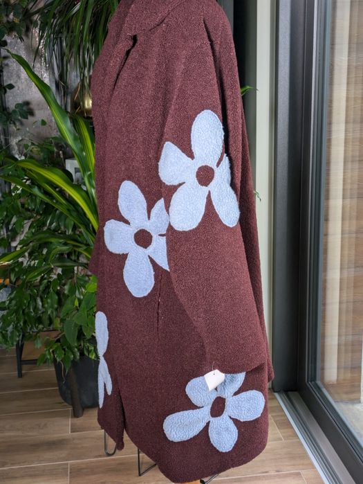 Nowy płaszczyk baranek z niebieskimi kwiatami, rozmiar 52