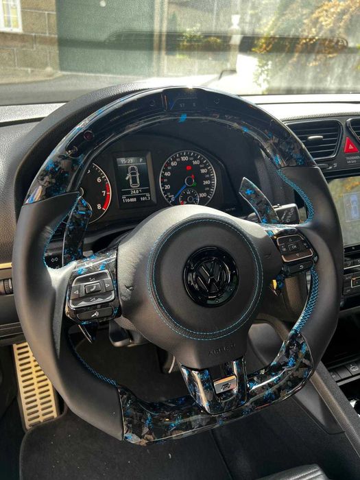 Volante VW Carbono com LED Display | Golf GTI / R (MK5 MK6)
