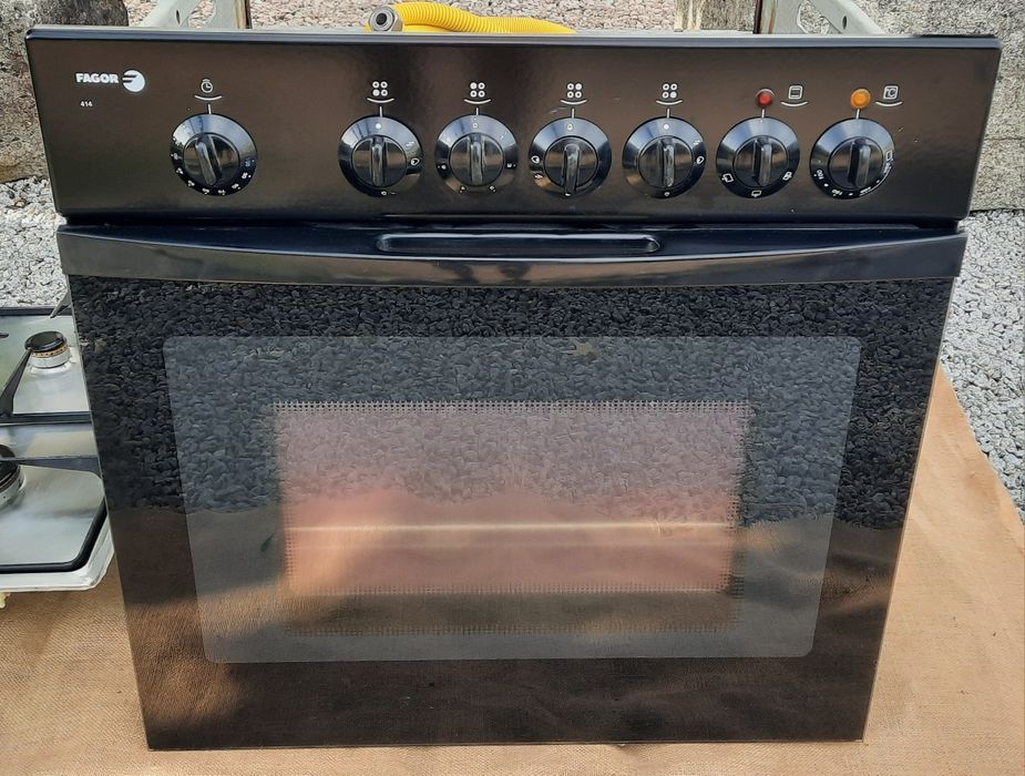 Fogão com exaustor marca Fagor