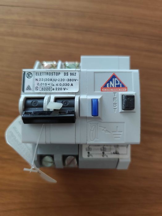 Dijuntores/Diferenciais, Material elétrico, novos/usados, 20 a 630A