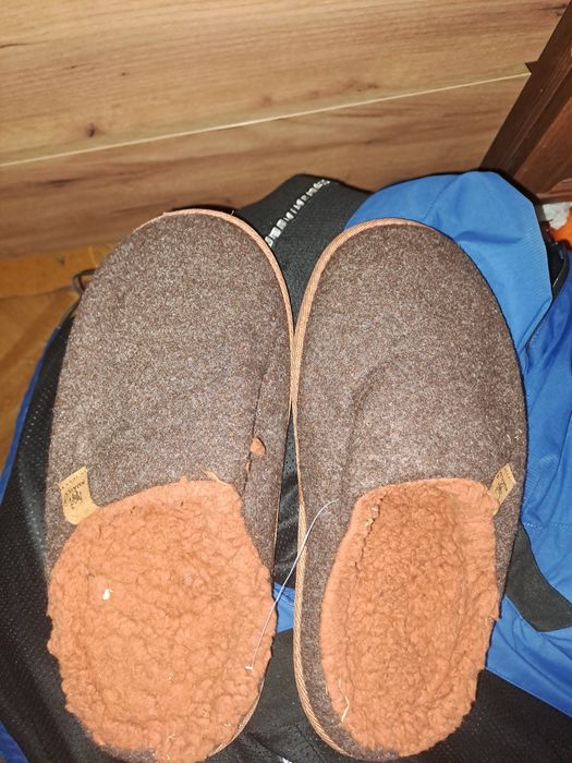 męskie pantofle nowe