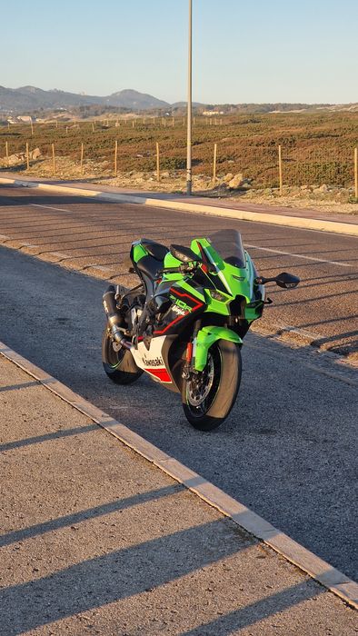 Kawasaki Ninja ZX-10R 2022 - ~15.000 km - Bem equipada