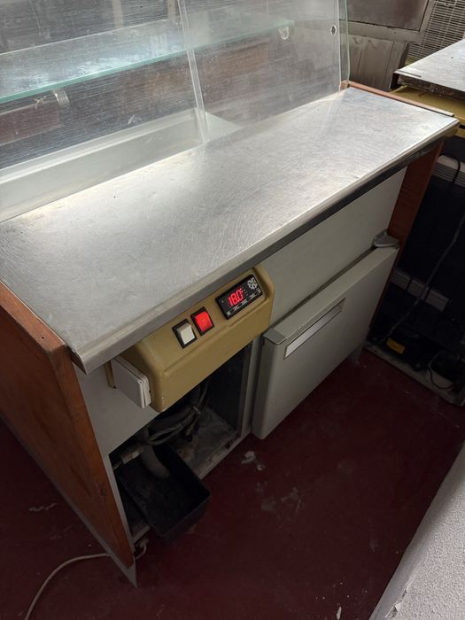Vitrina Jordão 1m Vidro Curvo (Para Reparar ou Neutra)