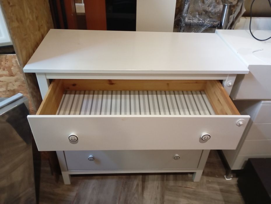 Cómoda branca com 3 gavetas