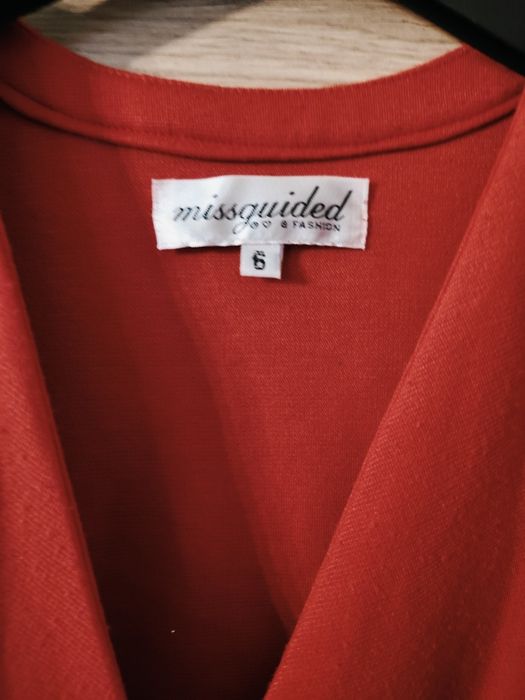 Czerwona sukienka missguided S 36 sweterkowa na święta czerwień vintage