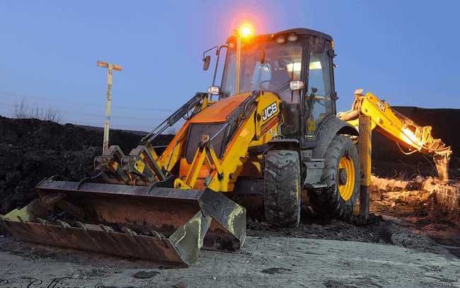 Usługi Koparko Ładowarką Kucie młotem, Koparka, wykopy , transport 20t