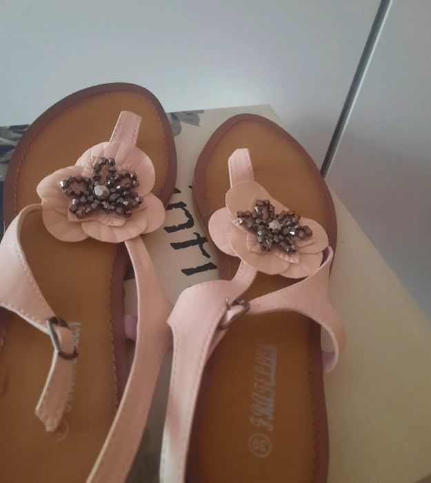 Nowe klapki damskie