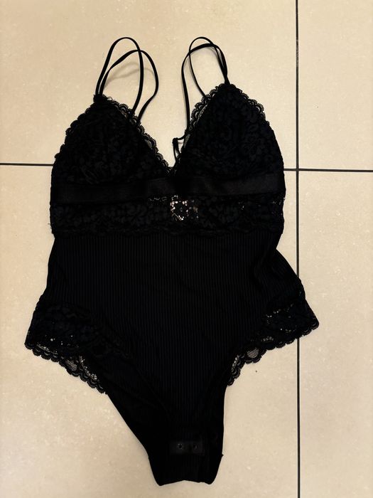Czarne koronkowe body uniwesalne bielizniNe