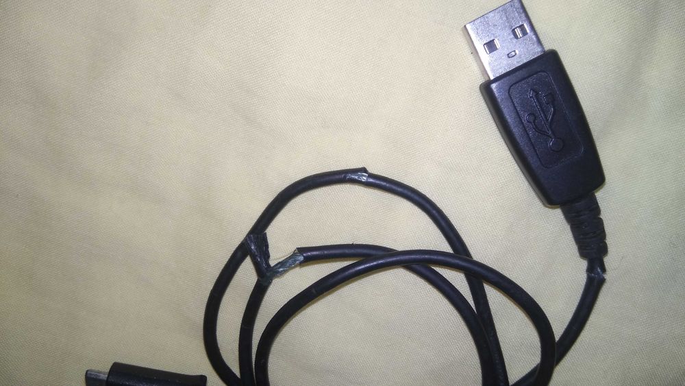 ЛОТ: різні перехідники, кабелі, конектори.