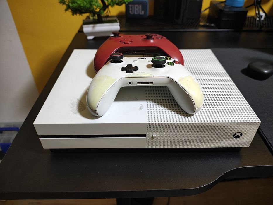Xbox one s plus 2 pady