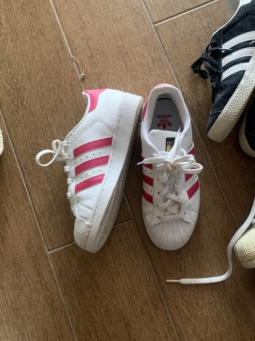 Conjunto de sapatilhas adidas