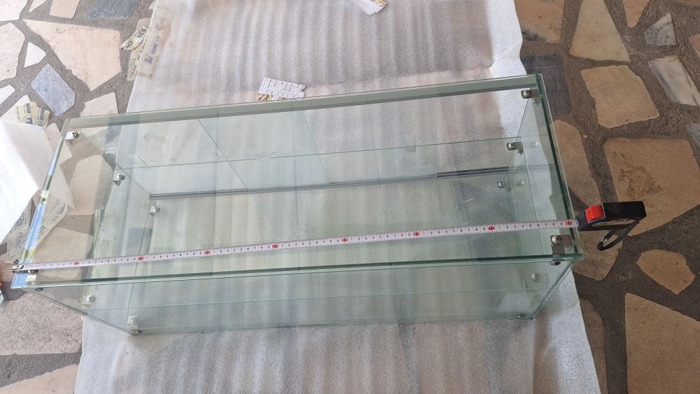 Vitrine de  Bar com prateleira