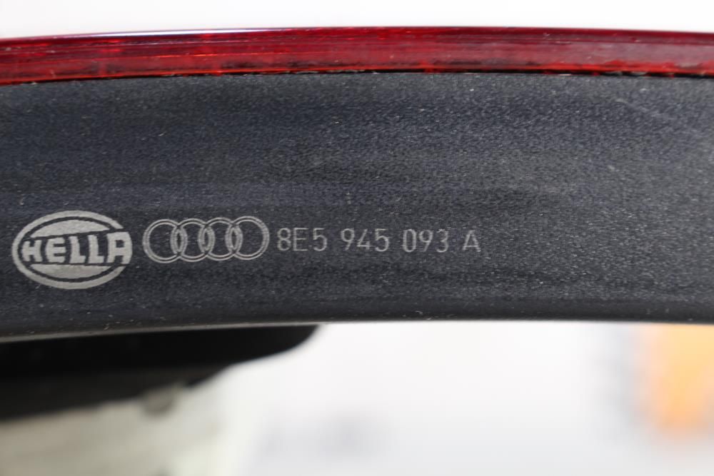 Farolim esquerdo AUDI A4 (8EC, B7)