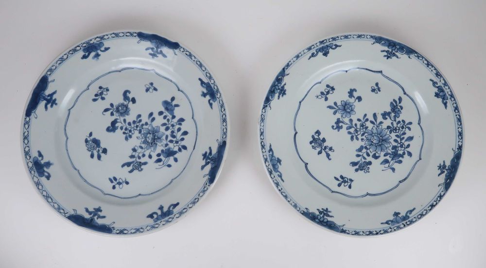 Par de pratos porcelana azul e branca da China Séc. XVIII