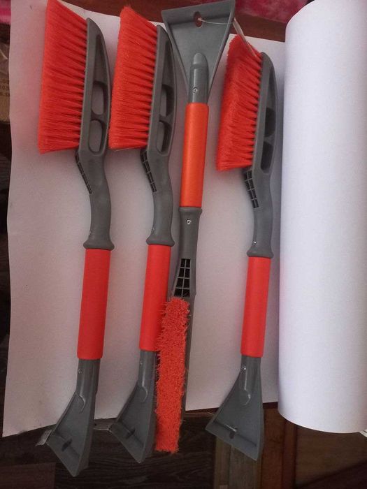 Щітки для автомобіля, щітка із скребком, щітка для снігу і льоду