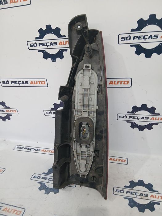 FAROLIM ESQUERDO PRETA CITROEN BERLINGO 1.6 E-HDI 8V ANO: 2012