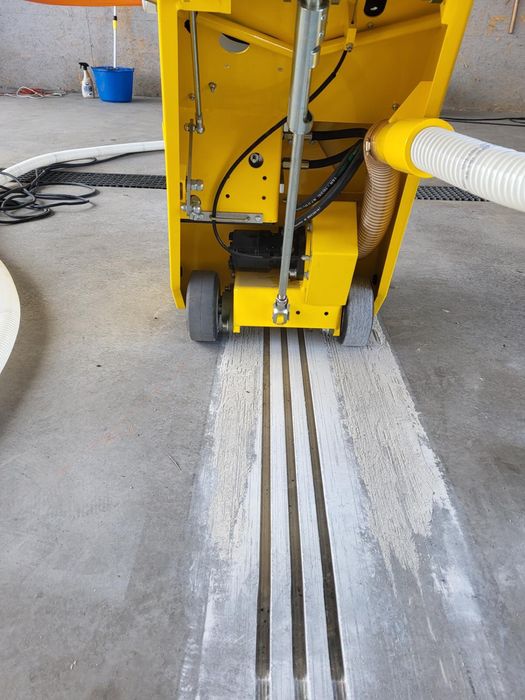 Nacinanie posadzek, ruszt w oborach  – koniec ze śliską podłogą!