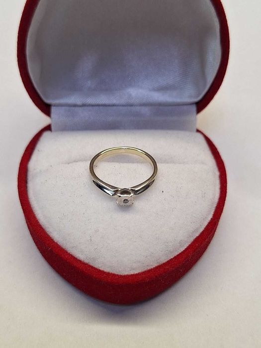 Золота каблучка з діамантом 585