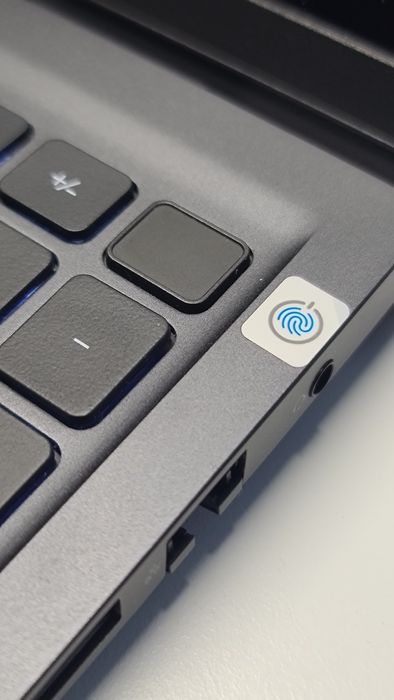 Laptop DELL Vostro P106F. Stan idealny