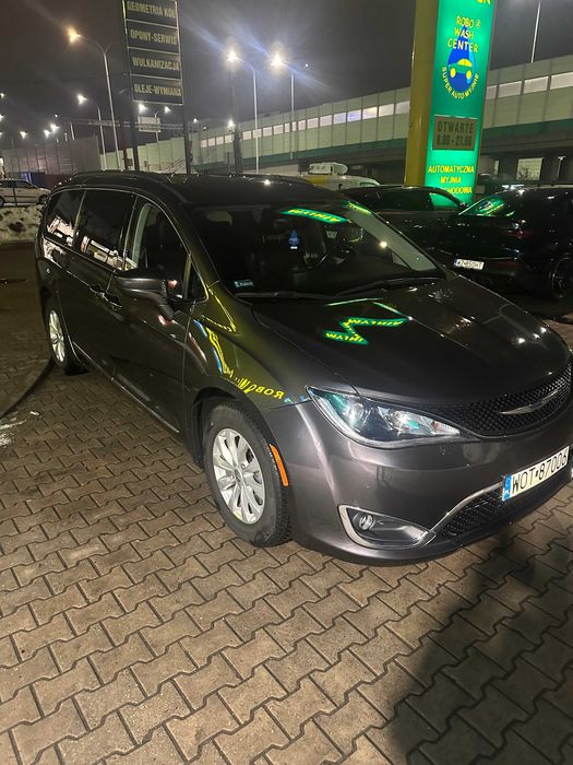 Sprzedam Chrysler Pacifica 2018 r. w idealnym stanie niski przebieg.