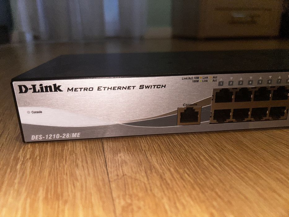 D-Link DES - 1210-28/ME - Metro Ethernet Switch|28 портів|робочий