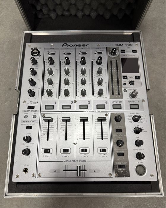 Pioneer DJM-700 Silver